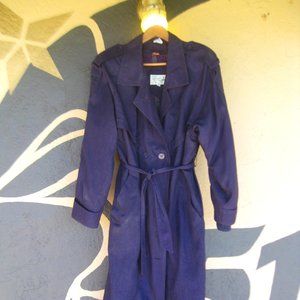 Lined rain/trench coat with zip out lining